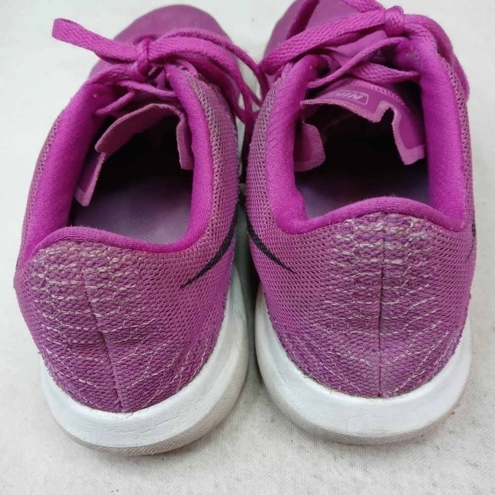 Nike Fury women's sz 7 pink athletic shoes